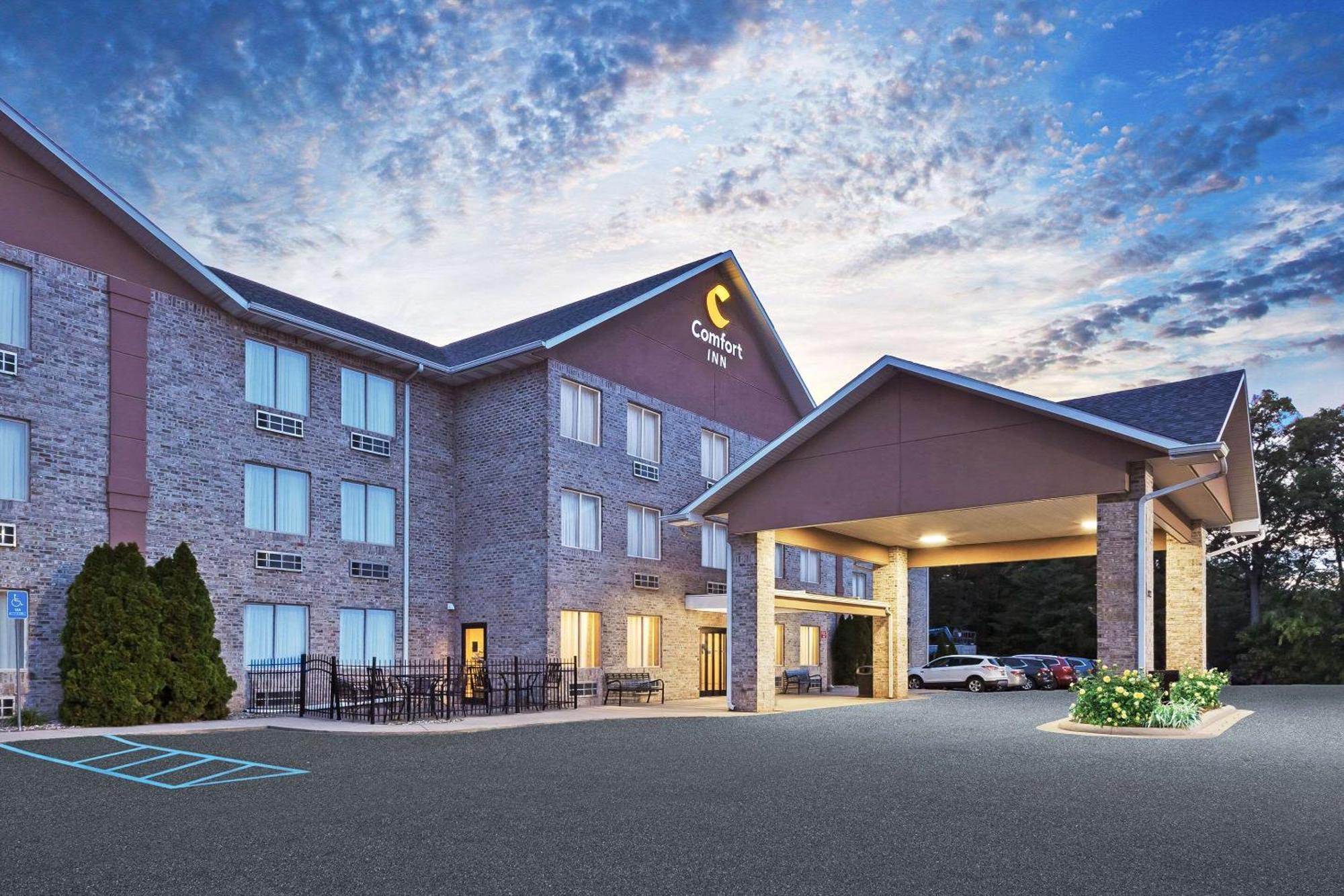 Comfort Inn Whitehall Near Michigan'S Adventure Exterior photo